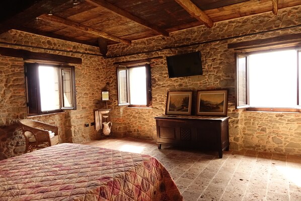 2 chambres, fer et planche à repasser, Wi-Fi gratuit, draps fournis