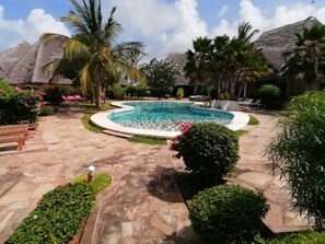 Outdoor pool - Johari Villas (Malindi)