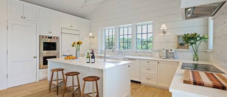 Refrigerador, microondas, horno, placa de cocina