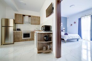 Kühlschrank, Mikrowelle, Ofen, Toaster
