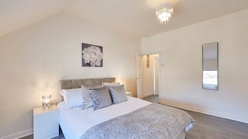 House | 3 bedrooms, individually decorated, individually furnished