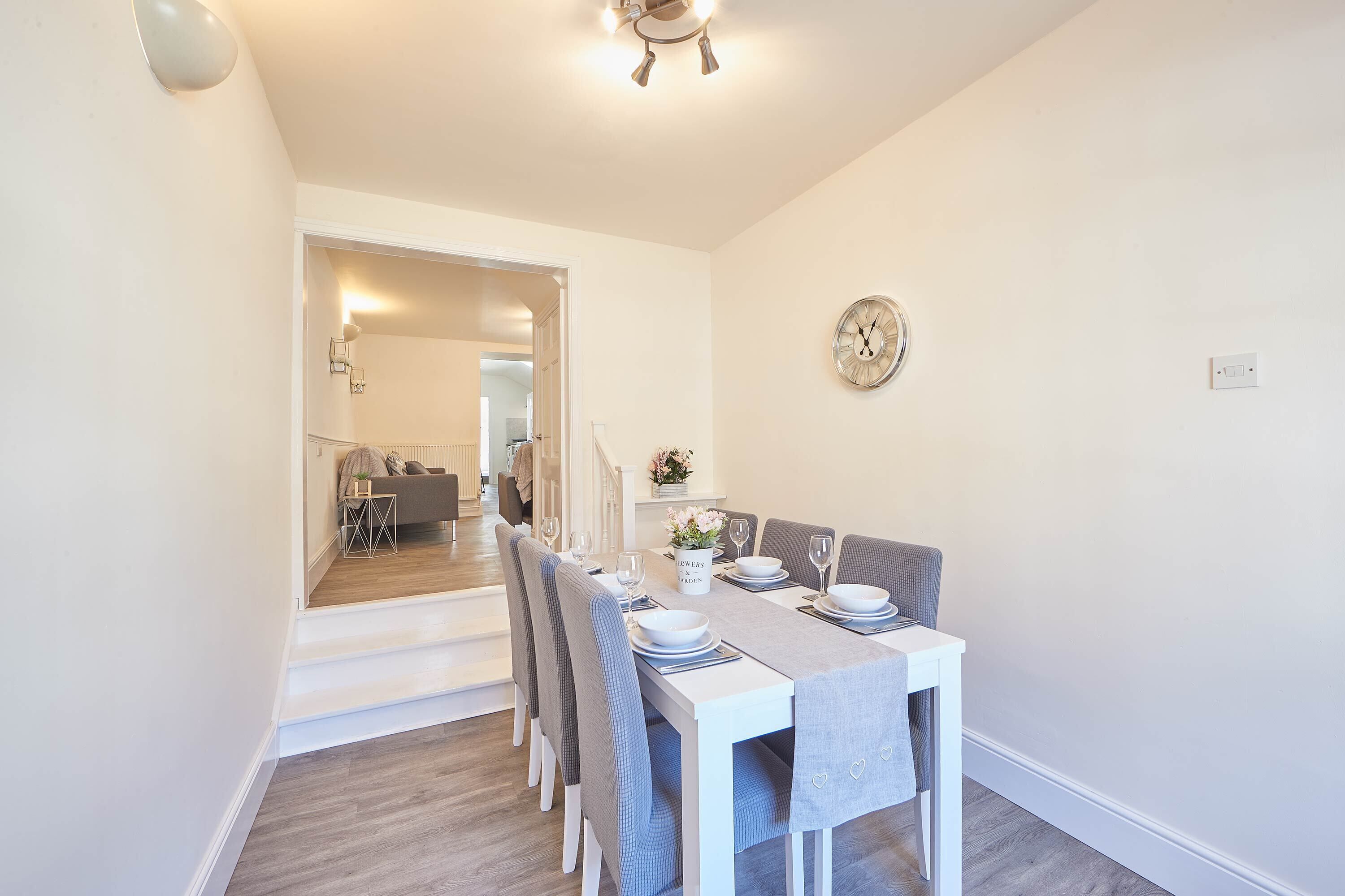 House | In-room dining
