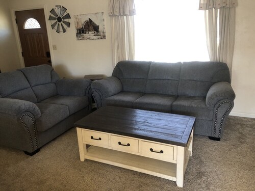 Adorable 2 bedroom 1 bath house pet friendly nearby shopping and hospital