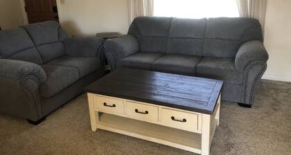 Adorable 2 bedroom 1 bath house pet friendly nearby shopping and hospital