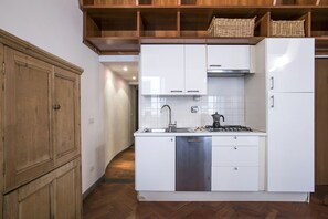 Fridge, microwave, oven, stovetop - Dell'Orso Residence (Roma)