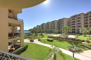 Property grounds - Third-Floor Luxury: Ocean & Land's End Views  - Villa La Estancia 1308 (Cabo San Lucas)