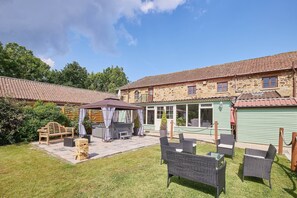 Exterior - The Arches (Saltburn-by-the-Sea)