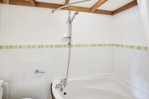 House | Bathroom | Towels - The Arches (Saltburn-by-the-Sea)