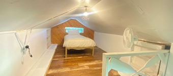 Cozy/private cabin located in Lions head beside Bruce trail!