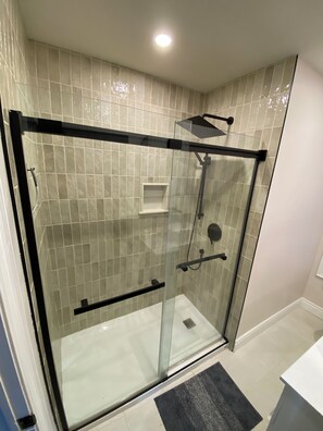 Shower, eco-friendly toiletries, hair dryer, towels - Cozy/private cabin located in Lions head beside Bruce trail!  (Lion's Head)