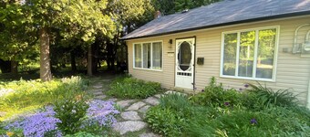 Cozy/private cabin located in Lions head beside Bruce trail! 