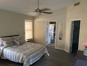 3 slaapkamers, een strijkplank/strijkijzer, wifi, beddengoed