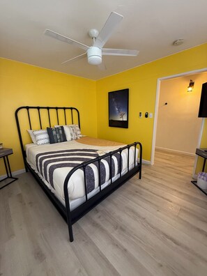 3 bedrooms, desk, iron/ironing board, travel cot - Casa De Amigos | 2 Acres, Spa, Game Room & Joshua Tree National Park! (Twentynine Palms)