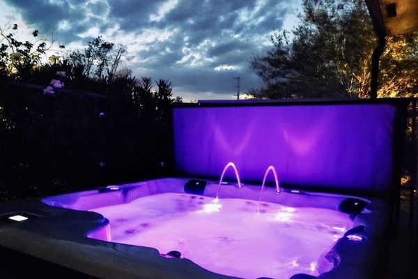 Tina de hidromasaje al aire libre