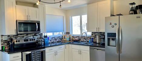 Frigorífic, microones, forn i placa de cuina