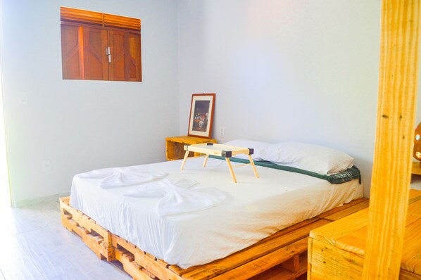 1 habitación, tabla de planchar con plancha, wifi gratis y ropa de cama 