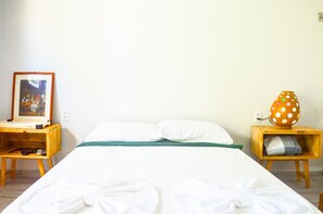 1 habitación, tabla de planchar con plancha, wifi gratis y ropa de cama 