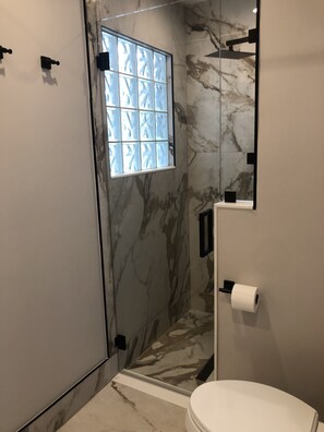 Combined shower/tub, hair dryer, towels, soap