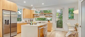 Stylish Lincolnville Escape - Walk to Downtown