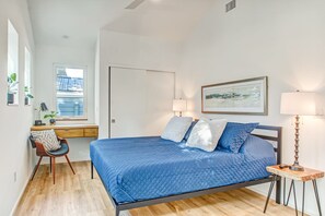 2 bedrooms, free WiFi, bed sheets - Stylish Lincolnville Escape - Walk to Downtown (Saint Augustine)