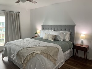 2 slaapkamers, een bureau, een strijkplank/strijkijzer, gratis wifi