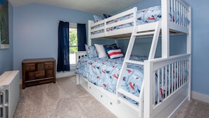 3 bedrooms, iron/ironing board, Internet, bed sheets