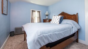 3 bedrooms, Internet, bed sheets - Wolffy's House on the Hill: Gather Your Gals for Galentine's! (Seneca Falls)