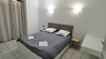 2 bedrooms, iron/ironing board, WiFi