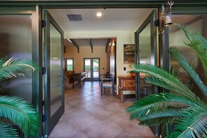 المنشأة من الداخل