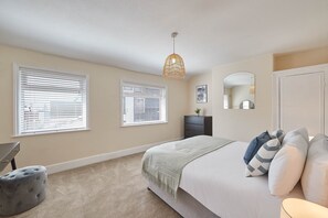 3 habitaciones, decoración personalizada y muebles diferentes 