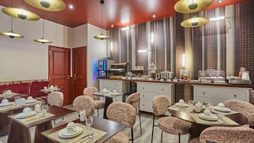 Morgenmadsbuffet hver dag (15 EUR pr. person)