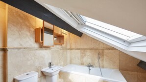 House | Bathroom | Towels - The Loft (Whitby)
