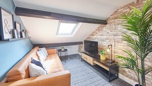 House | Living area | 32-inch flat-screen TV with digital channels, TV - The Loft (Whitby)