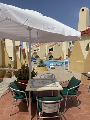 Outdoor dining - A&V Mareverde Costa Adeje Luxury Poolfront Apartment (Costa Adeje)
