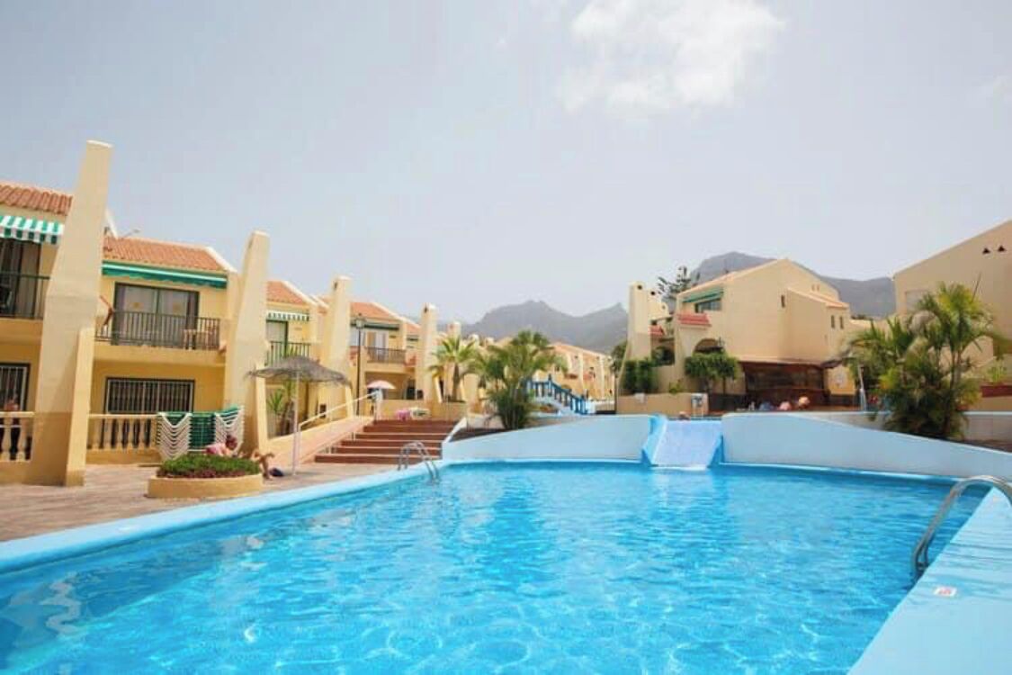 Utendørsbasseng og et oppvarmet basseng