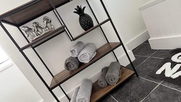 Apartment, Private Bathroom (Crows Nest Apt 2) | Bathroom