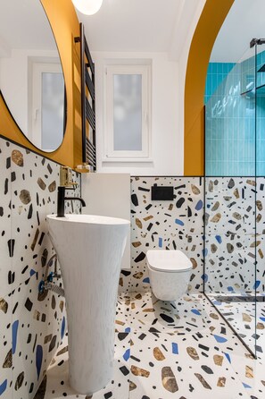 Bathroom - Birds of Paradise (Bucharest)