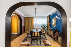 Dining room - Birds of Paradise (Bucharest)