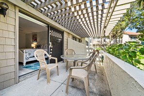 Outdoor dining - Siesta Dunes 6-102, Peaceful Garden View Unit, 2br/2ba, 1st Floor Condo (Sarasota)