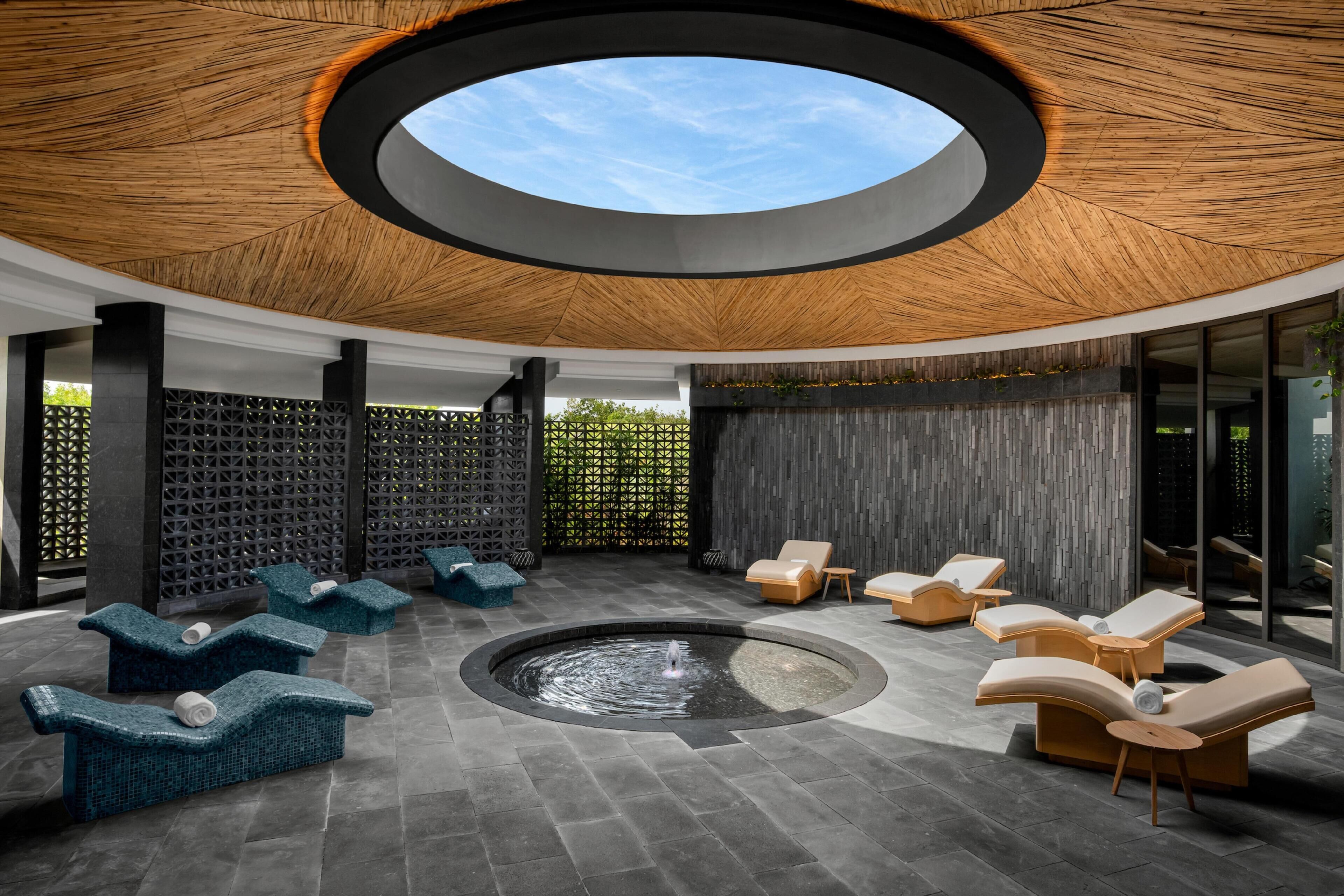 Couples treatment room(s), sauna, hot tub, steam room, body treatments