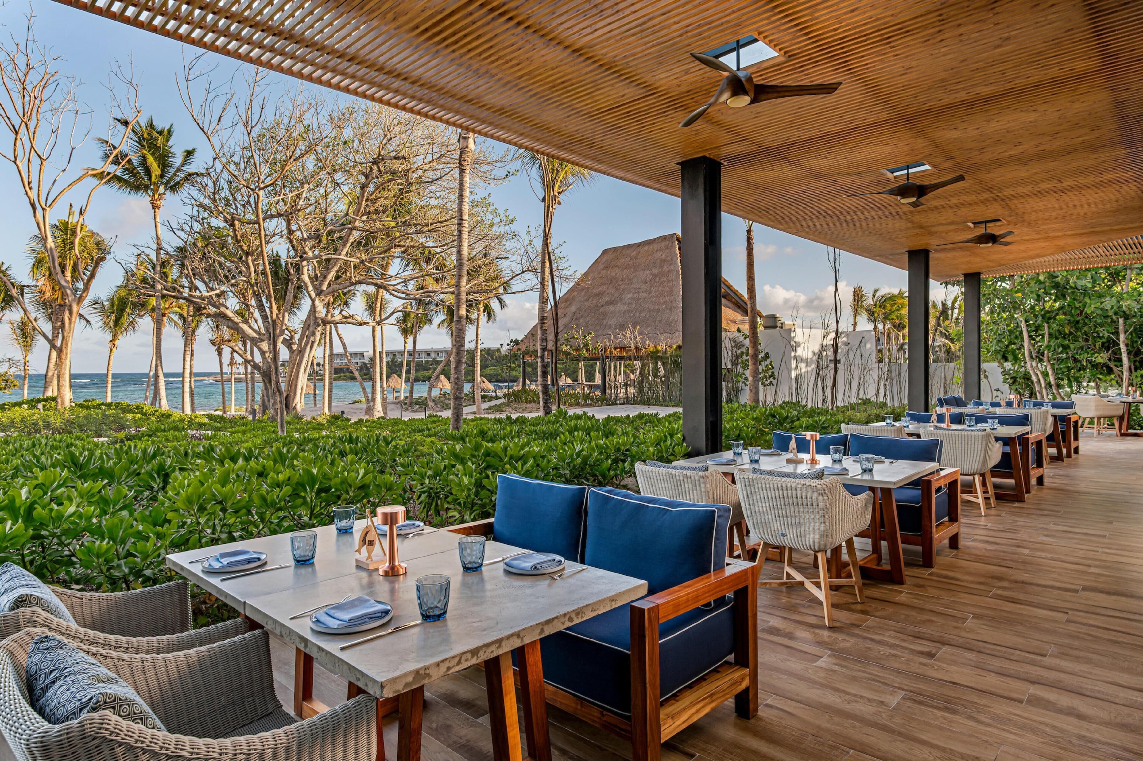 8 restaurants; breakfast, lunch and dinner served 