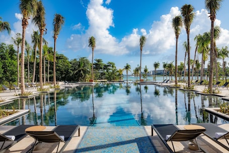 3 outdoor pools, pool umbrellas, sun loungers