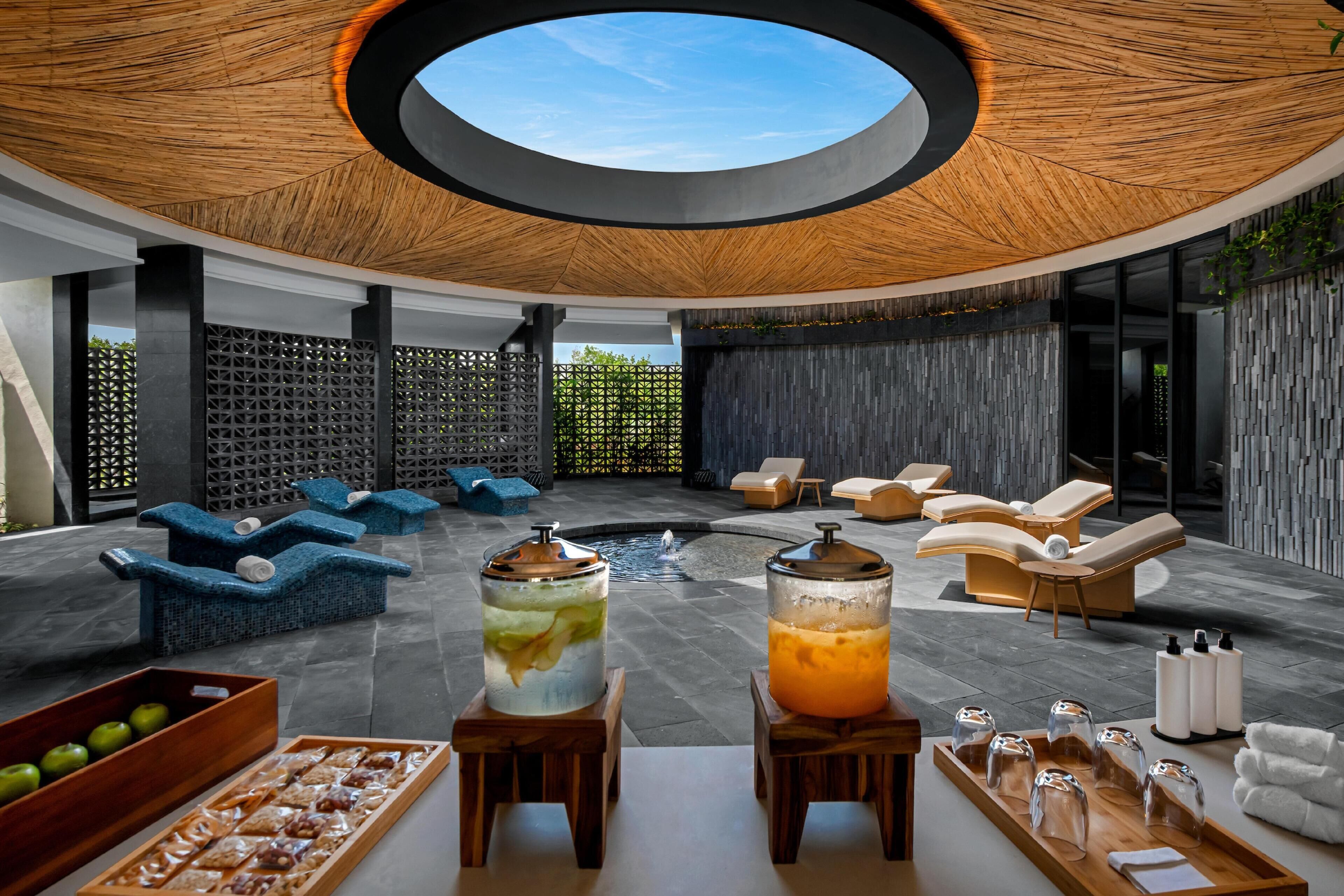 Couples treatment rooms, sauna, hot tub, steam room, body treatments