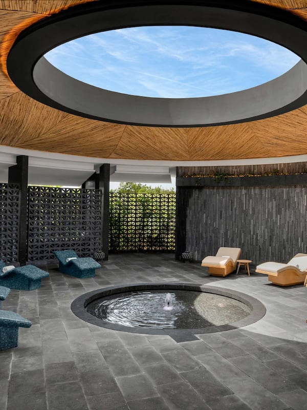 Couples treatment rooms, sauna, hot tub, steam room, body treatments