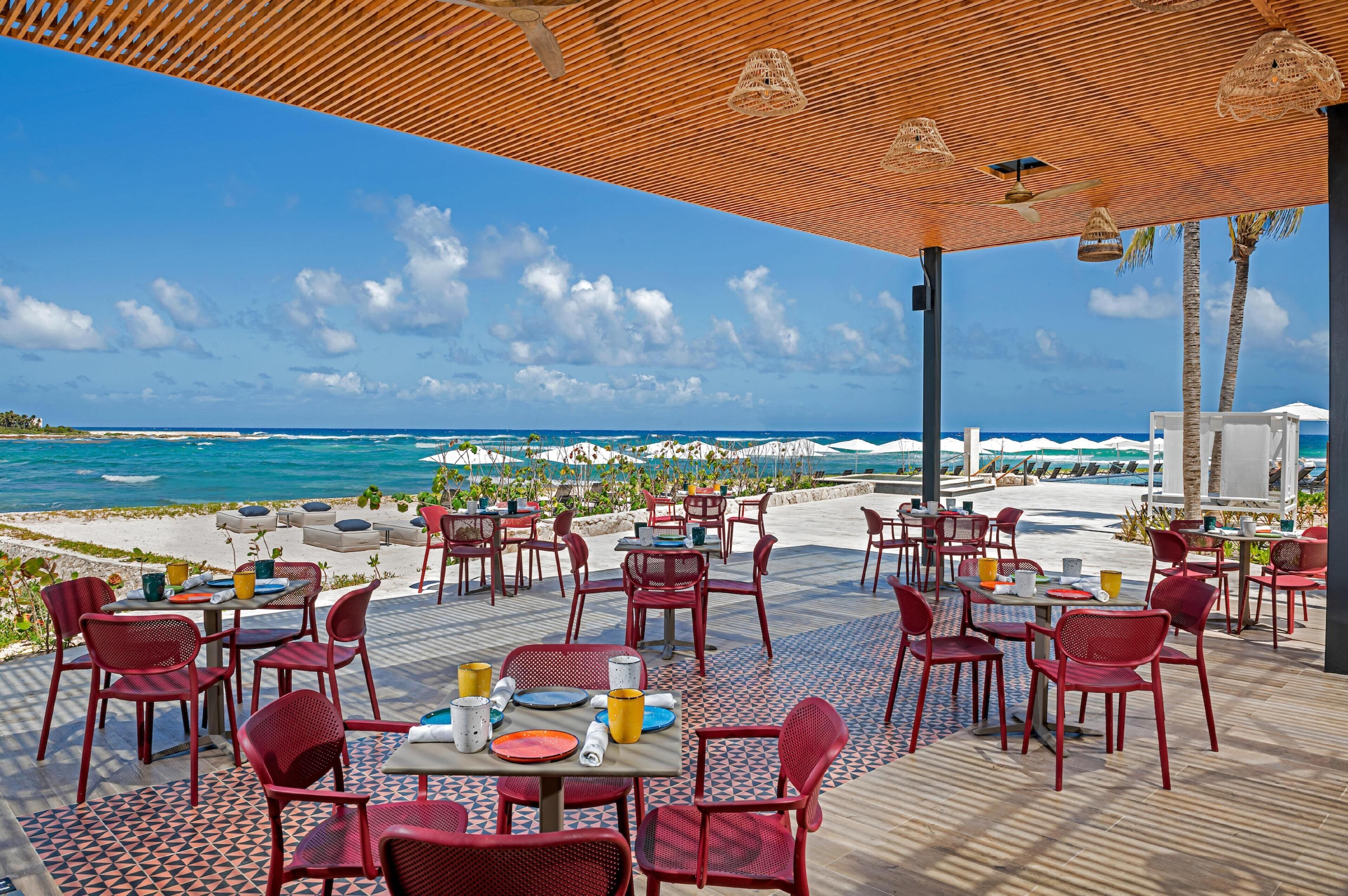 8 Restaurants; Frühstück, Mittagessen und Abendessen werden serviert