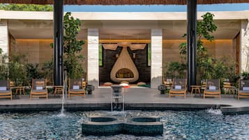 Couples treatment rooms, sauna, hot tub, steam room, body treatments