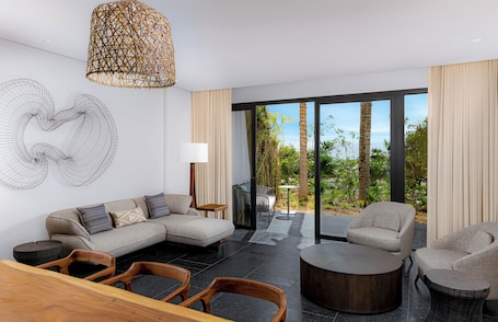 TV de tela plana 65 polegadas com canais via satélite, TV, filmes pagos. Conrad Tulum Riviera Maya