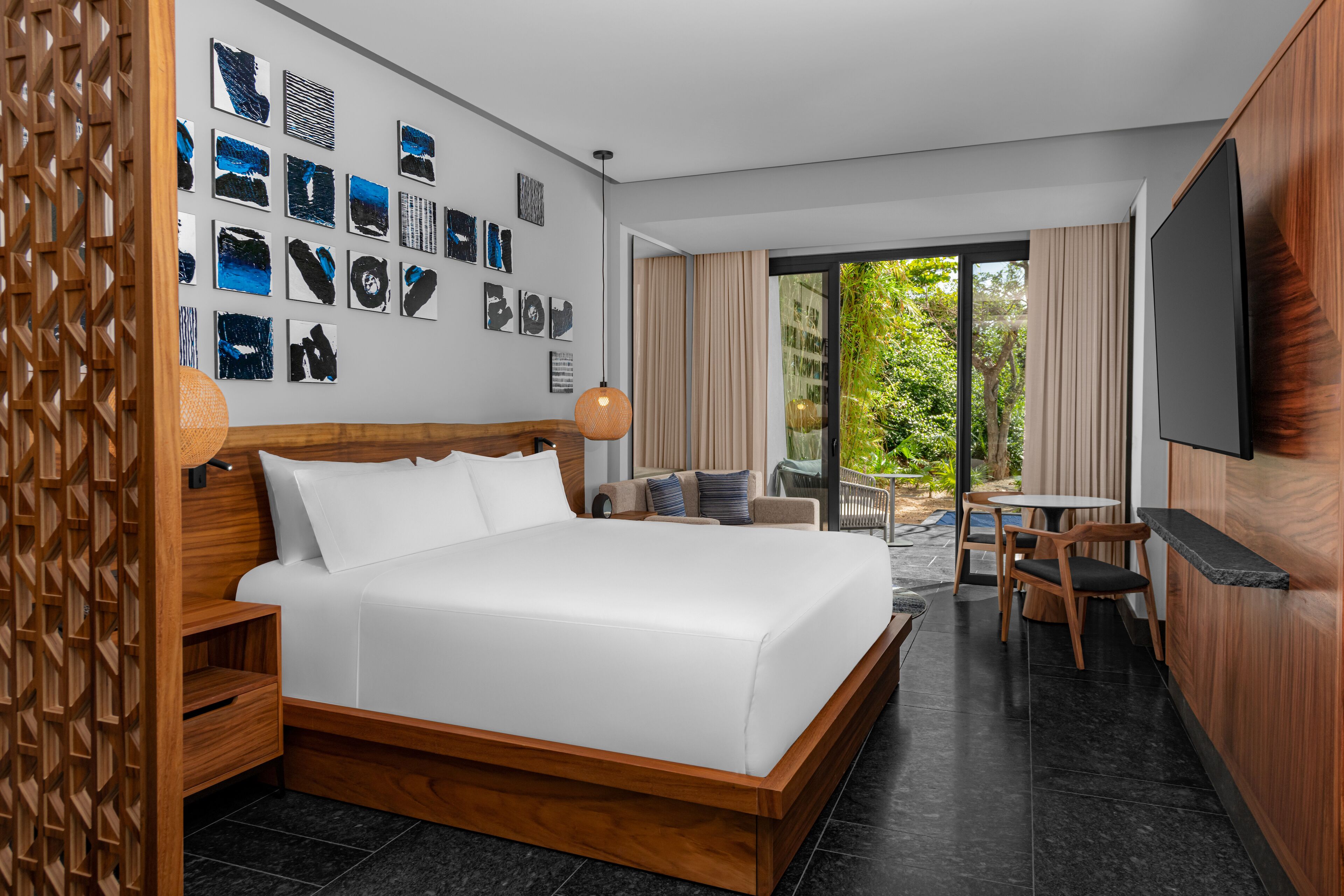 Ropa de cama de alta calidad, colchones con pillow-top y minibar 