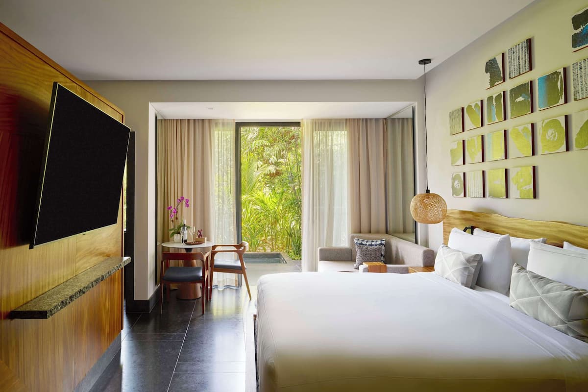 Premium bedding, pillowtop beds, minibar, in-room safe