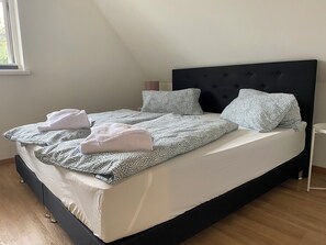 2 bedrooms, travel cot, free WiFi